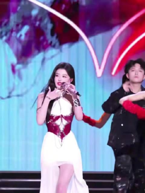 孔雪儿《work it》舞台夯爆了！直拍