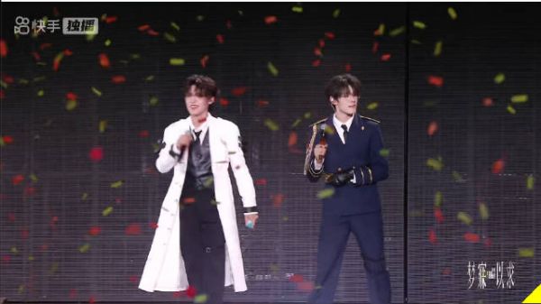 张泽禹张极演唱会春泥舞台音色绝配高低音交织