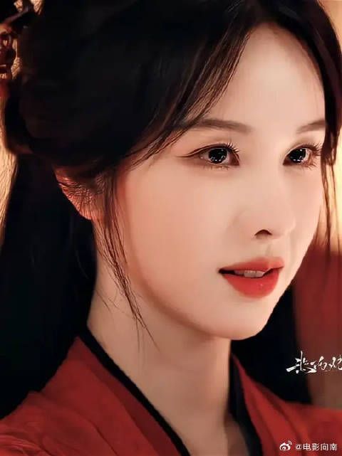 哪有这样给女主披风的 导演是不是对浪漫过敏