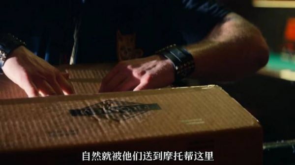 女人偷偷跑进黑帮领地，搜集证据过程太吓人！