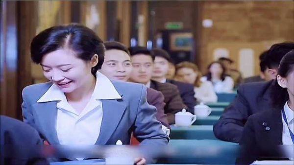 女人第一次出差，就撞见了失散二十年的男朋友