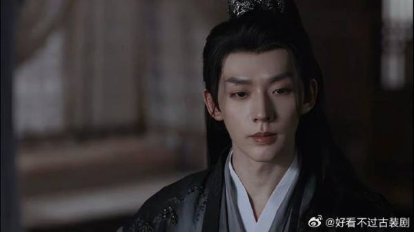 为沐清歌上药苏易水脸红心跳，看她受伤，心终究是融化