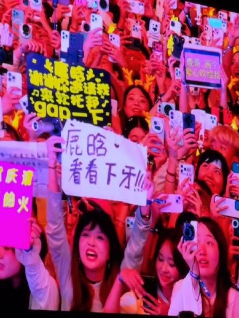 哈哈哈哈哈我不行了，鹿晗啥都能满足 ！
