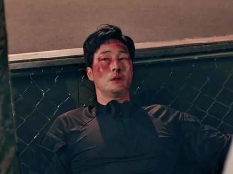 三人组快速应对配合默契，金特务本色回归