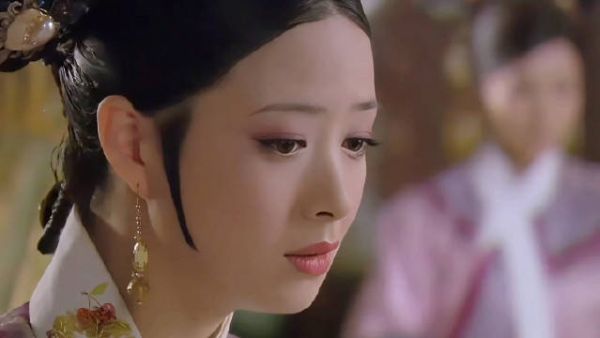沈眉庄在华妃翊坤宫附近的千鲤池溺了水，华妃难辞其咎却先发制人！