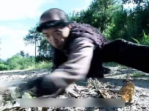 樵夫仅凭一把砍柴刀却大杀四方