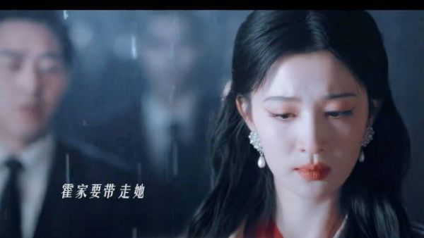 张凌赫王楚然大雨困路，护她平安今晚圆房