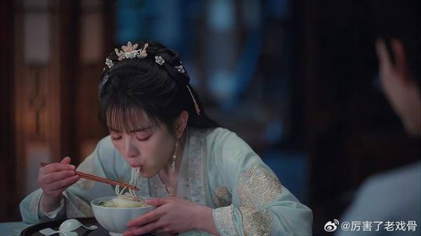 尹峥生辰恰逢中秋 李薇吃面才知晓：你怎么不早说