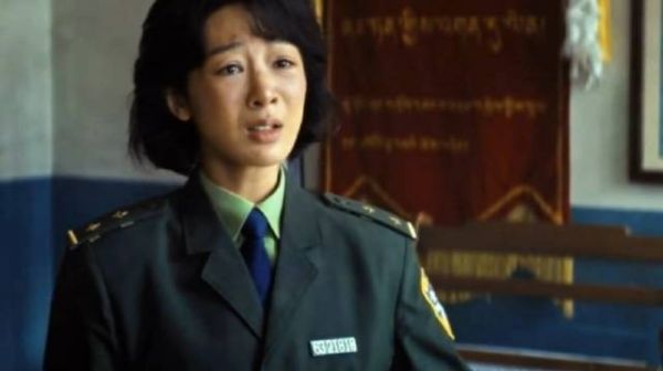 白菊努力压抑、努力克制自己的情绪，观众如身临其境，感同身受！