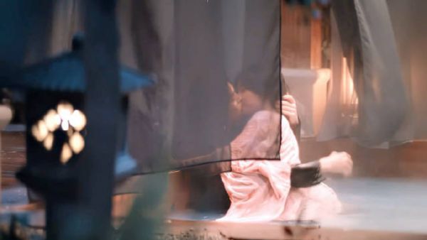 然后然后夜深人静最适合看我父母打啵儿了