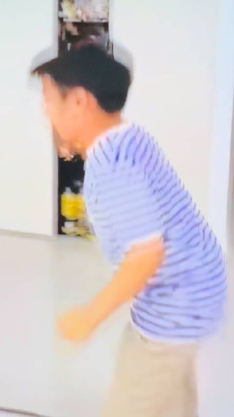 小股東不嫌累,各回各家,到家,雨小了,換上衣服繼續跳