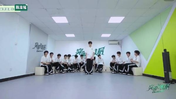 陈浚铭好适合旋律rap听感很舒服 每次词写的很用心，词歌曲表达也很好！