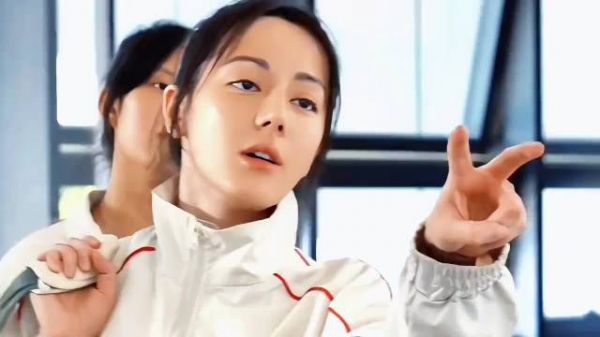 前有功夫女足和八仙，后有蜘蛛侠， 确实现在开溜是最优选择