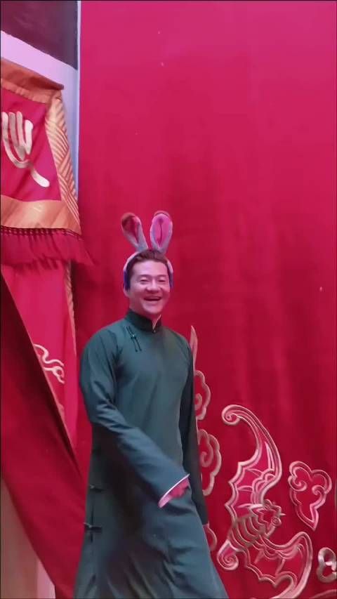 后台道具多 观众乐呵呵 南德晚《羊上树》片段