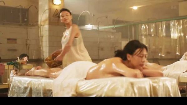 女澡堂突然钻进一大群蛇