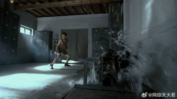 明楼派人救明台 结果闹个大乌龙，被明台收拾了！