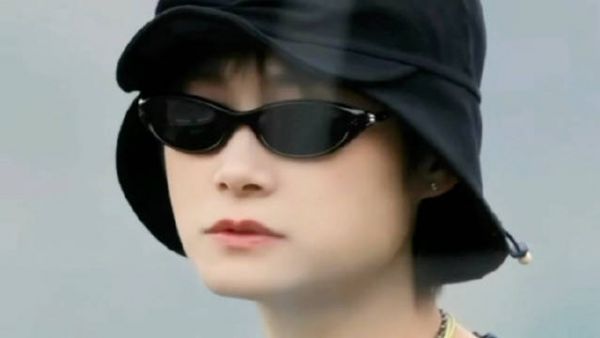 李宇春给倪妮拍照，姐妹互拍喊网友出图