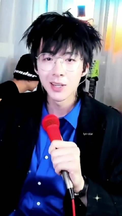 牙套妹奈何美色 明明有着强大美腿