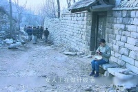 只因乞丐的无意打探，不料就让女人发现他们是假扮的鬼子！