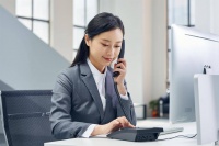 已婚女人要是等着你来靠近，才会这么对你，你家的那位有吗