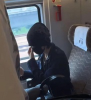 男艺人被指高铁占座“小牌大耍”，石家庄客运段发布通报