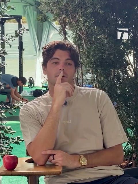 弗里茨在保罗婚礼上当众洒泪？