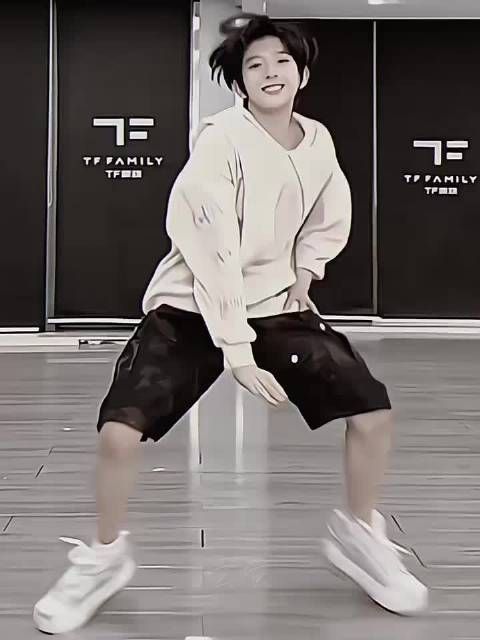 我说四舍五入 你给我转了九块