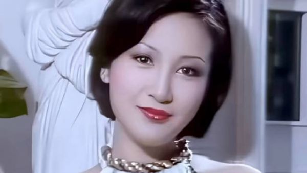 狄波拉年轻旧照曝光，谢霆锋长相酷似妈妈
