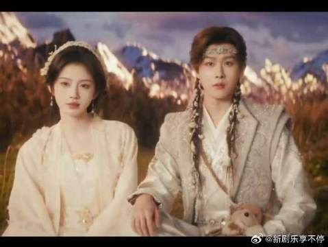 “露，露水的露，我的名字叫露芜衣，因为我的月想是晦，没有人能看见的”