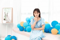 已婚女人要是给你这三个信号，那就是喜欢上你了，想跟你发展关系，最好别靠太近