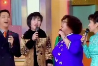 16岁的谢霆锋不戴安全绳蒙眼走钢丝！妈妈狄波拉担心得快掉眼泪了