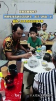 娃吵着要看快手，爸爸现场表演真正的快手，抬手飞快敲一下！
