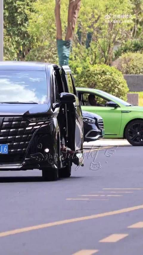 虞书欣空降AUBL赛场，门票售罄粉丝抢票难