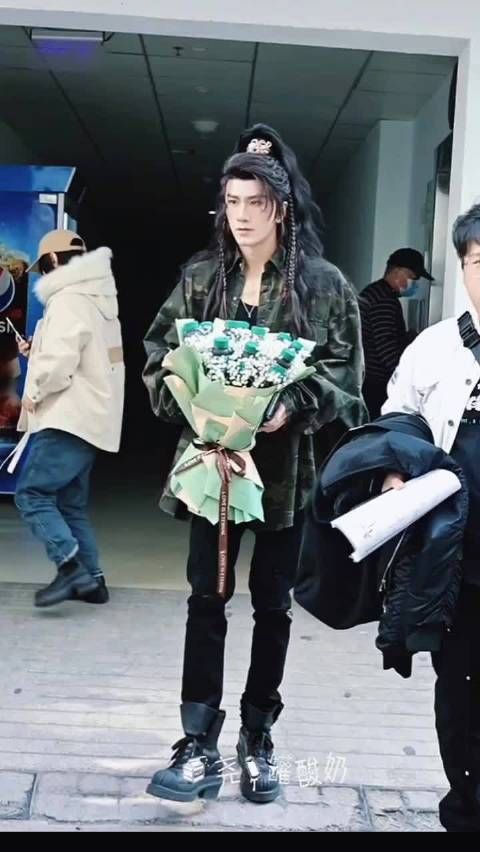 关掉了手机管他谁是谁