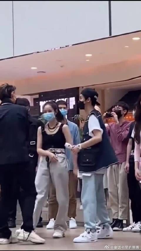 明星鹿晗可爱鬼哈哈哈