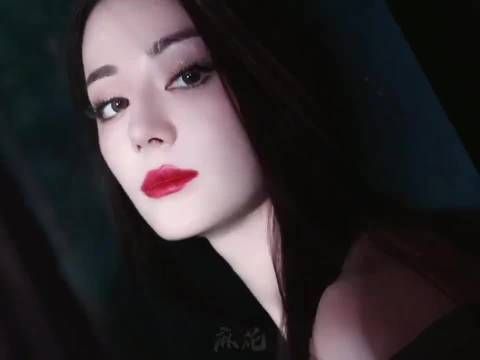 迪丽热巴张碧晨晚宴同框，妆容均出自金鹤龙之手