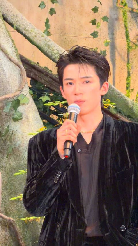 《花少8》媒体发布会， 王星越回应被墨西哥驻华大使馆点赞