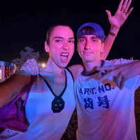 Dua Lipa 的20岁亲弟弟举办大型演出了！