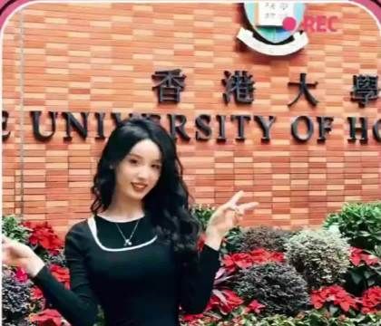 张雅琪挑战玩手机失败，看书未玩手机