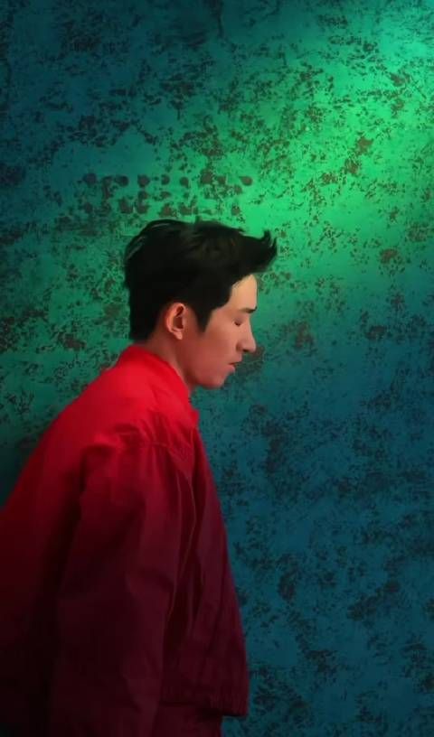 王凯沐沉浸式情绪表达，色彩搭配视觉冲击力强