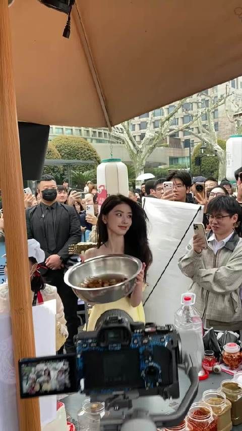 方圆真的太漂亮了，她在网红圈里绝对是能和明星比颜值的人，真的太漂亮啦