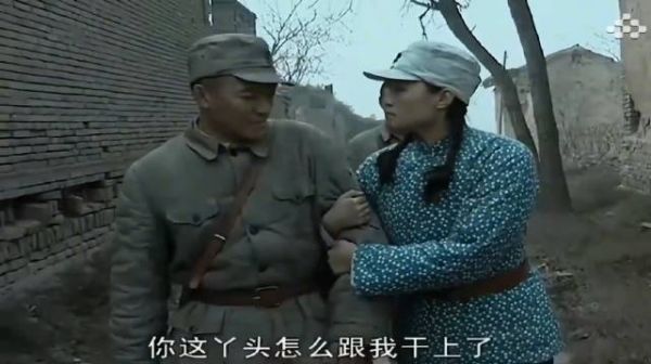 李云龙被秀芹拉去讲课，直呼招架不住怕拉扯