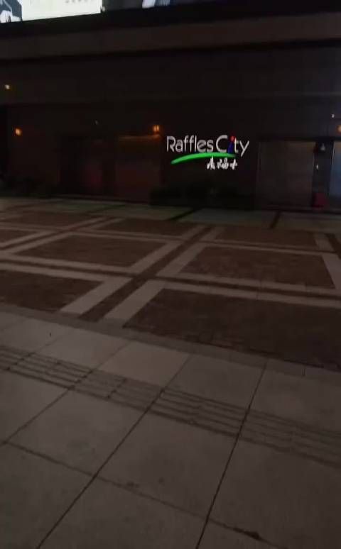 刘耀文上海市中心巨幕、好伟大的一张脸!期待演唱会哇