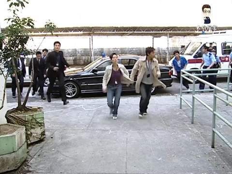 童年阴影致人格分裂,凶手在暴力教师与怯懦孩童间切换
