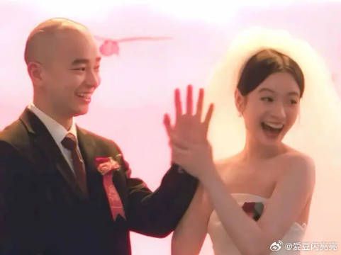 “只要意念不倒，太阳总有一天会被摇醒”
