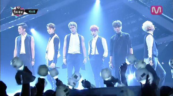 十三年前的今天(130801)，BEAST 带来《Shadow》的现场舞台