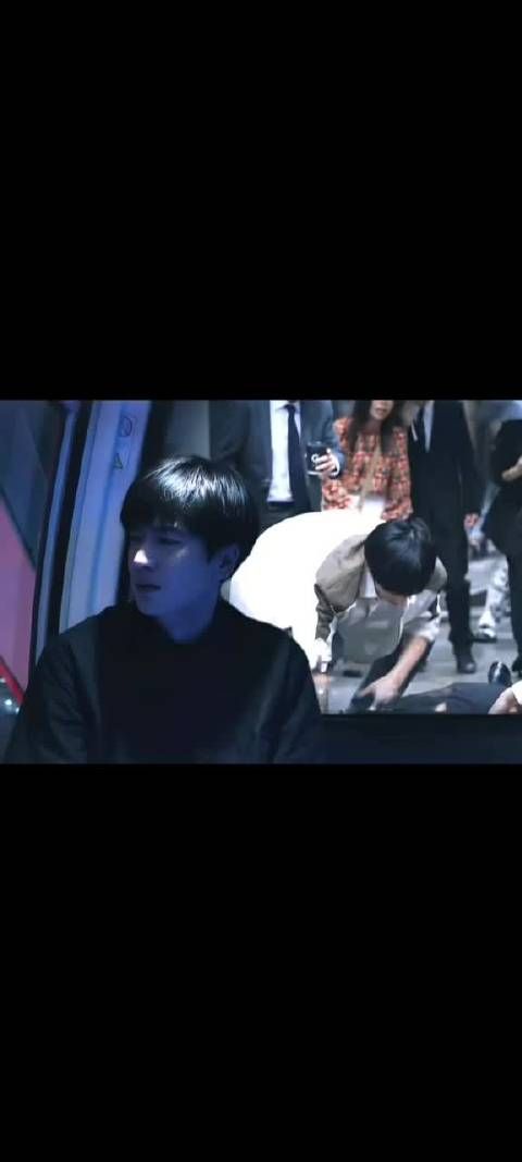 张凌赫角色蒋峤西在新港那些年过得不好