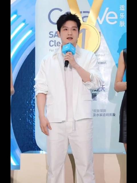 樊振东亮相雀巢适乐肤活动，笑容增多精神好，期待八月杜塞赛场