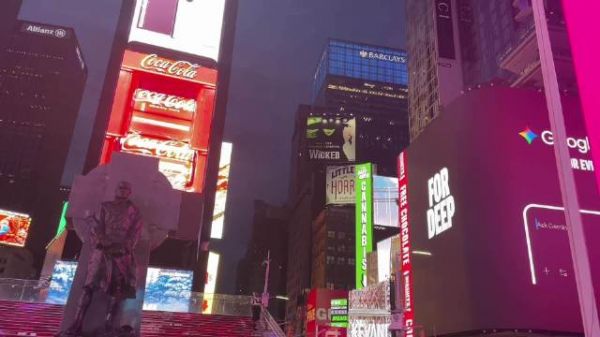 肖俊27岁生日，纽约时代广场大屏应援上线