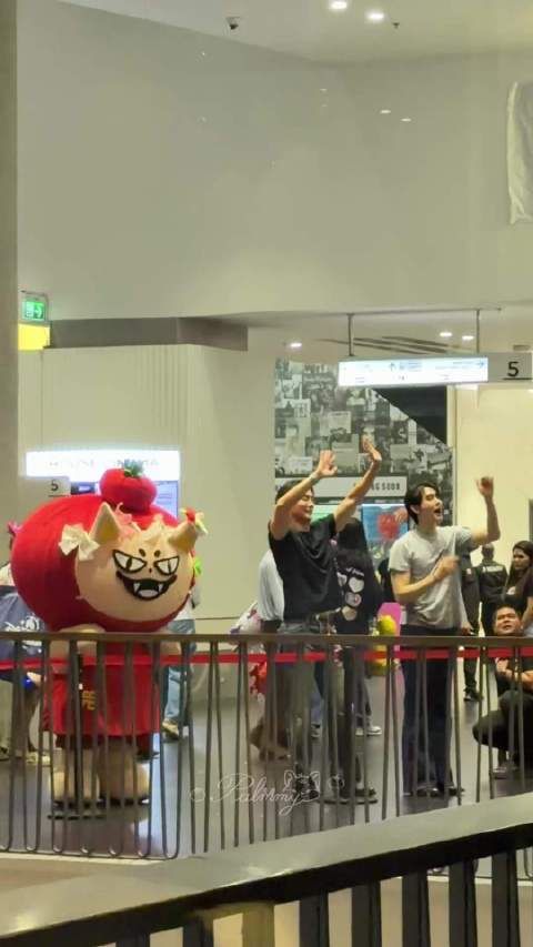 再看一次还是很好笑啊 怎么这么精准打中亲爹